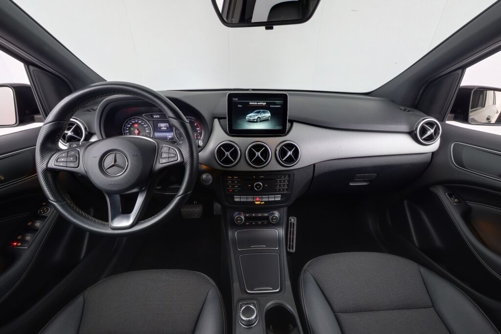 Mercedes-Benz B 2015 200 d 4Matic A Premium Business / Suomiauto / Lohkolämmitin / Peruutuskamera