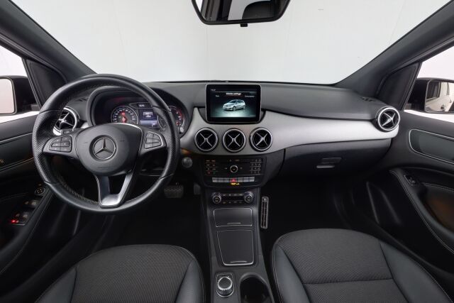 Mercedes-Benz B 2015 200 d 4Matic A Premium Business / Suomiauto / Lohkolämmitin / Peruutuskamera