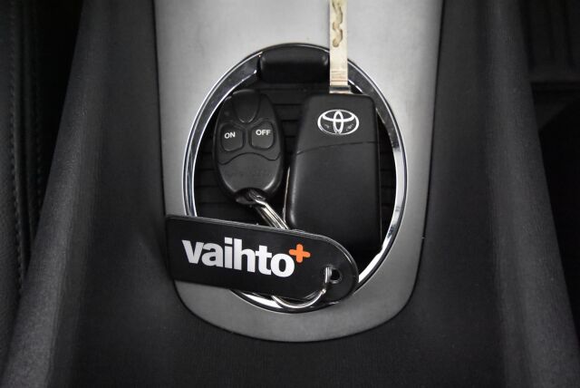Toyota Avensis 2014 2,0 D-4D DPF Active Wagon / 1.Omisteinen Suomi-auto / Webasto kaukokäytöllä / Huoltokirja / Vetokoukku