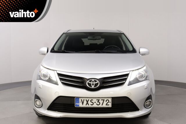 Toyota Avensis 2014 2,0 D-4D DPF Active Wagon / 1.Omisteinen Suomi-auto / Webasto kaukokäytöllä / Huoltokirja / Vetokoukku