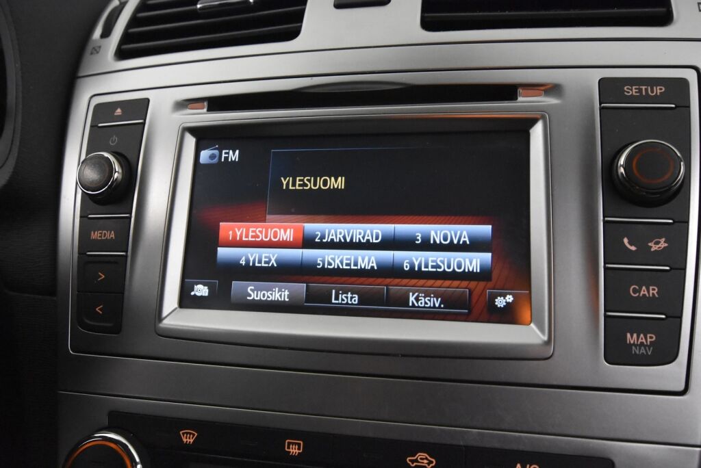 Toyota Avensis 2014 2,0 D-4D DPF Active Wagon / 1.Omisteinen Suomi-auto / Webasto kaukokäytöllä / Huoltokirja / Vetokoukku