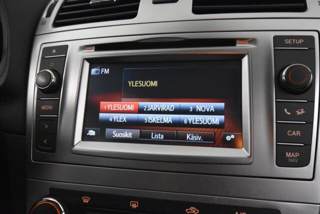 Toyota Avensis 2014 2,0 D-4D DPF Active Wagon / 1.Omisteinen Suomi-auto / Webasto kaukokäytöllä / Huoltokirja / Vetokoukku