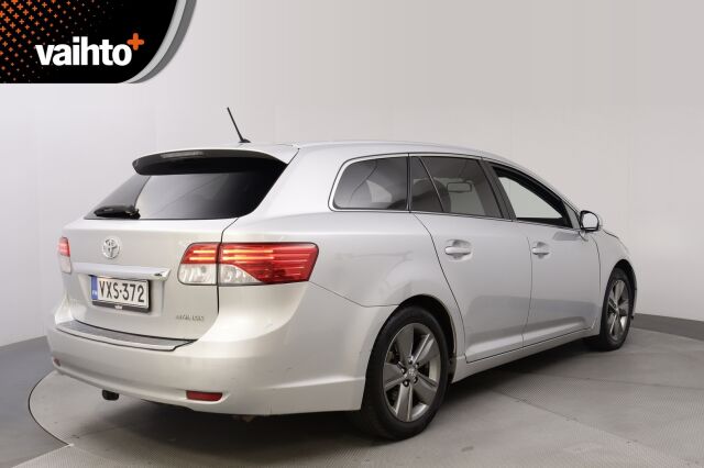 Toyota Avensis 2014 2,0 D-4D DPF Active Wagon / 1.Omisteinen Suomi-auto / Webasto kaukokäytöllä / Huoltokirja / Vetokoukku