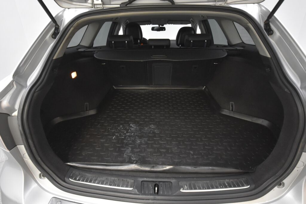 Toyota Avensis 2014 2,0 D-4D DPF Active Wagon / 1.Omisteinen Suomi-auto / Webasto kaukokäytöllä / Huoltokirja / Vetokoukku