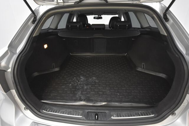 Toyota Avensis 2014 2,0 D-4D DPF Active Wagon / 1.Omisteinen Suomi-auto / Webasto kaukokäytöllä / Huoltokirja / Vetokoukku