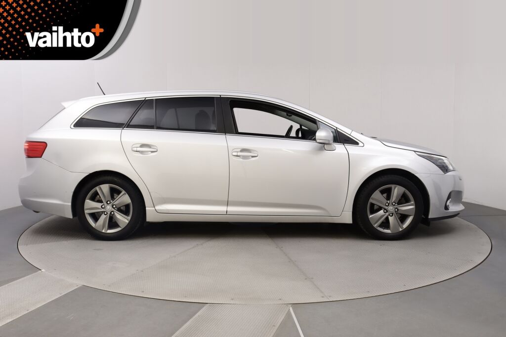 Toyota Avensis 2014 2,0 D-4D DPF Active Wagon / 1.Omisteinen Suomi-auto / Webasto kaukokäytöllä / Huoltokirja / Vetokoukku