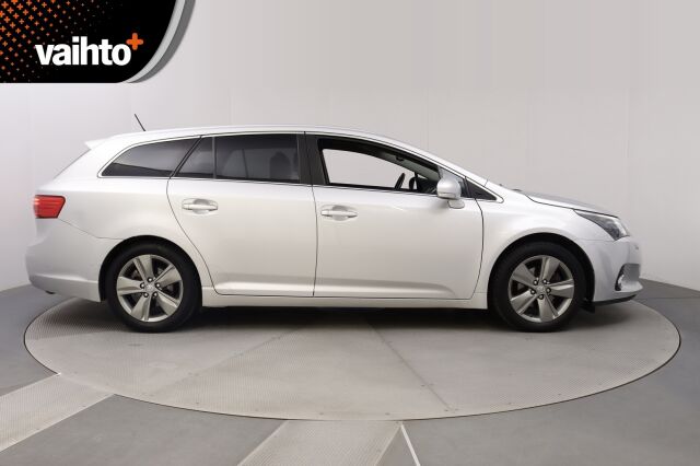Toyota Avensis 2014 2,0 D-4D DPF Active Wagon / 1.Omisteinen Suomi-auto / Webasto kaukokäytöllä / Huoltokirja / Vetokoukku