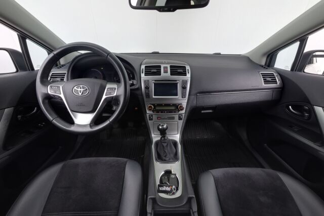 Toyota Avensis 2014 2,0 D-4D DPF Active Wagon / 1.Omisteinen Suomi-auto / Webasto kaukokäytöllä / Huoltokirja / Vetokoukku