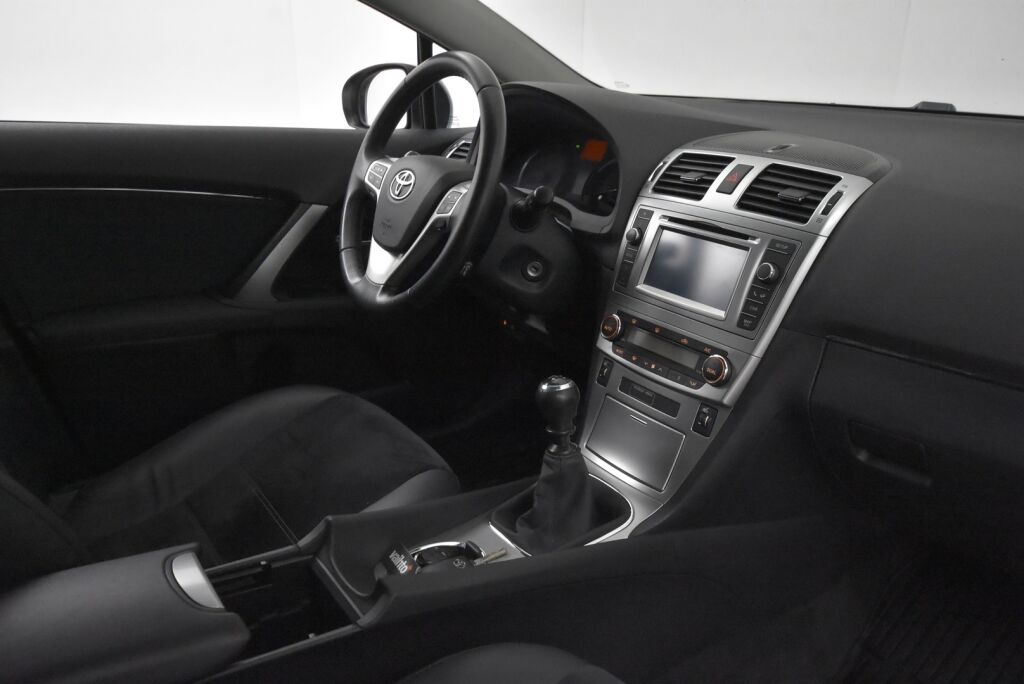 Toyota Avensis 2014 2,0 D-4D DPF Active Wagon / 1.Omisteinen Suomi-auto / Webasto kaukokäytöllä / Huoltokirja / Vetokoukku