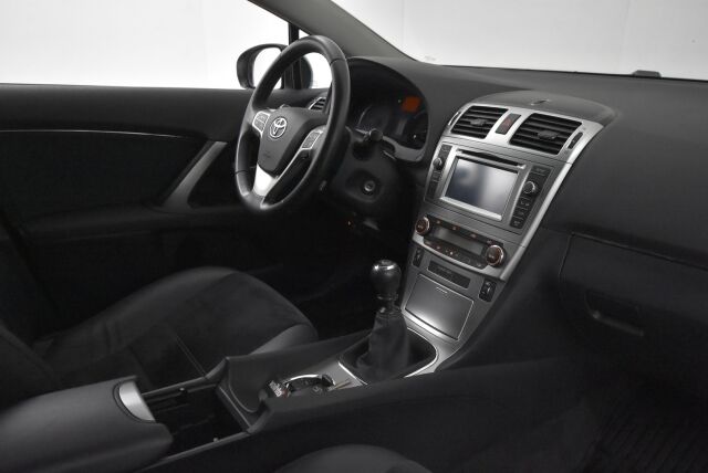 Toyota Avensis 2014 2,0 D-4D DPF Active Wagon / 1.Omisteinen Suomi-auto / Webasto kaukokäytöllä / Huoltokirja / Vetokoukku