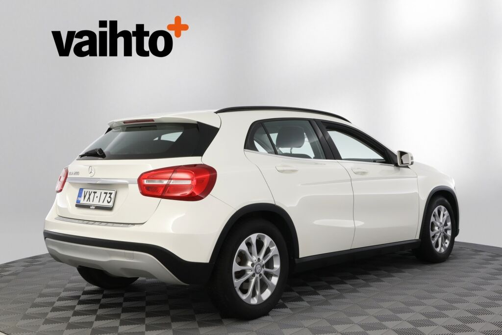 Mercedes-Benz GLA 2015 200 A Premium Business / Suomi-auto / Merkkihuoltohistoria / Kamera / Lohkolämmitin