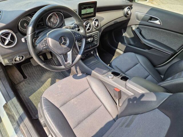 Mercedes-Benz GLA 2015 200 A Premium Business / Suomi-auto / Merkkihuoltohistoria / Kamera / Lohkolämmitin