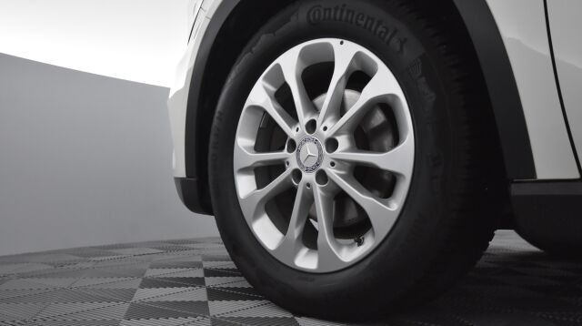 Mercedes-Benz GLA 2015 200 A Premium Business / Suomi-auto / Merkkihuoltohistoria / Kamera / Lohkolämmitin