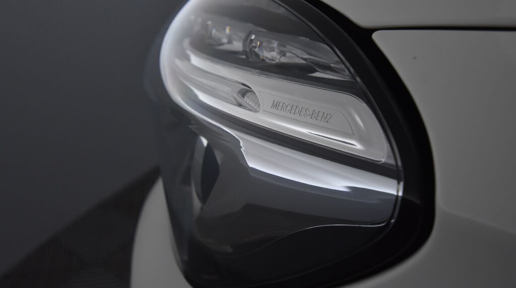 Mercedes-Benz GLA 2015 200 A Premium Business / Suomi-auto / Merkkihuoltohistoria / Kamera / Lohkolämmitin