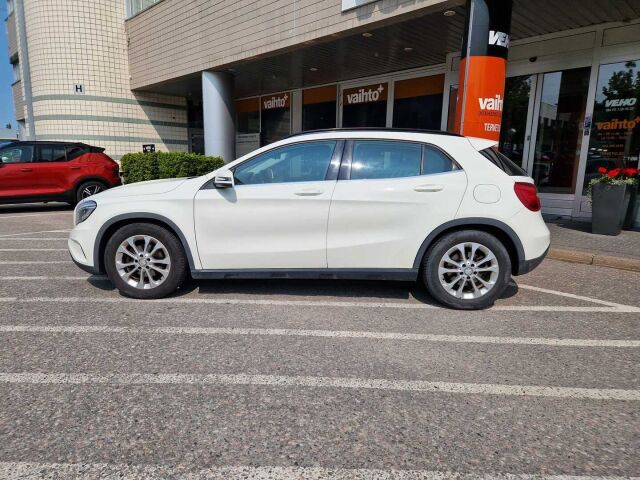 Mercedes-Benz GLA 2015 200 A Premium Business / Suomi-auto / Merkkihuoltohistoria / Kamera / Lohkolämmitin