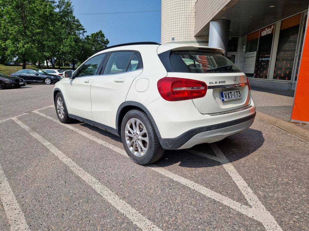 Mercedes-Benz GLA 2015 200 A Premium Business / Suomi-auto / Merkkihuoltohistoria / Kamera / Lohkolämmitin
