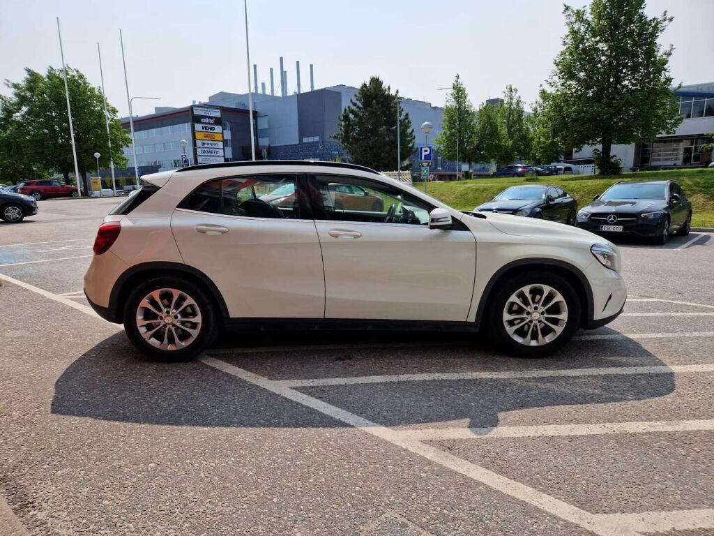 Mercedes-Benz GLA 2015 200 A Premium Business / Suomi-auto / Merkkihuoltohistoria / Kamera / Lohkolämmitin