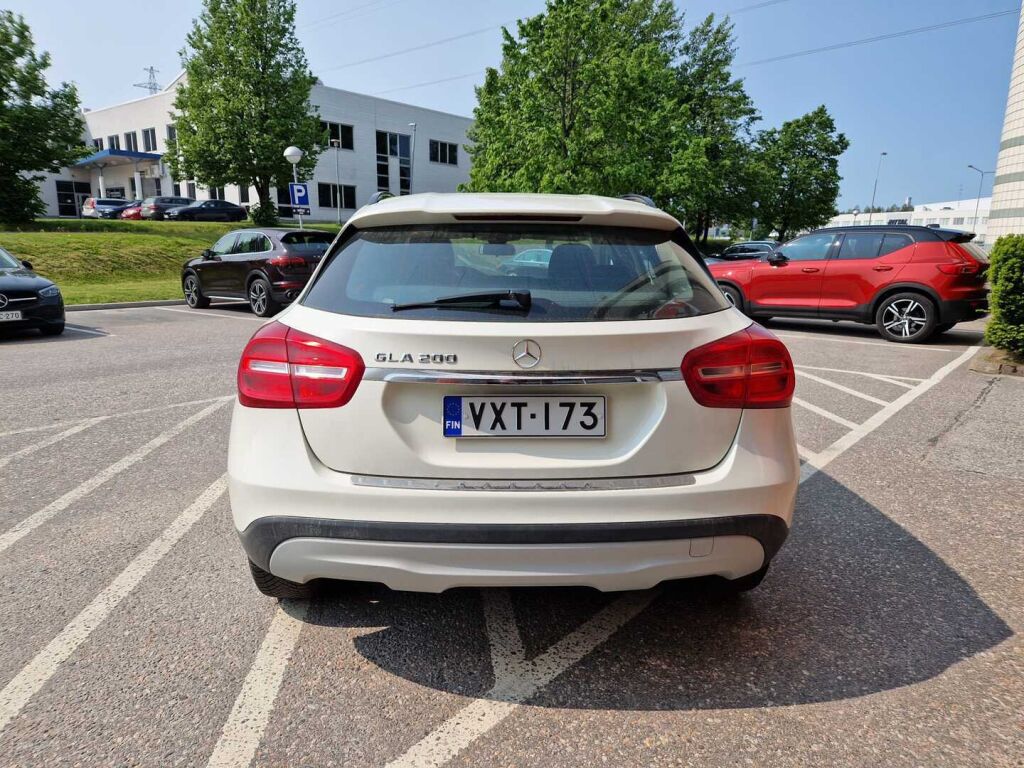 Mercedes-Benz GLA 2015 200 A Premium Business / Suomi-auto / Merkkihuoltohistoria / Kamera / Lohkolämmitin