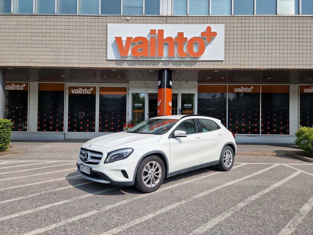 Mercedes-Benz GLA 2015 200 A Premium Business / Suomi-auto / Merkkihuoltohistoria / Kamera / Lohkolämmitin
