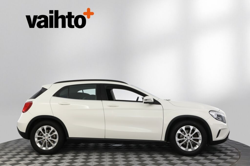 Mercedes-Benz GLA 2015 200 A Premium Business / Suomi-auto / Merkkihuoltohistoria / Kamera / Lohkolämmitin