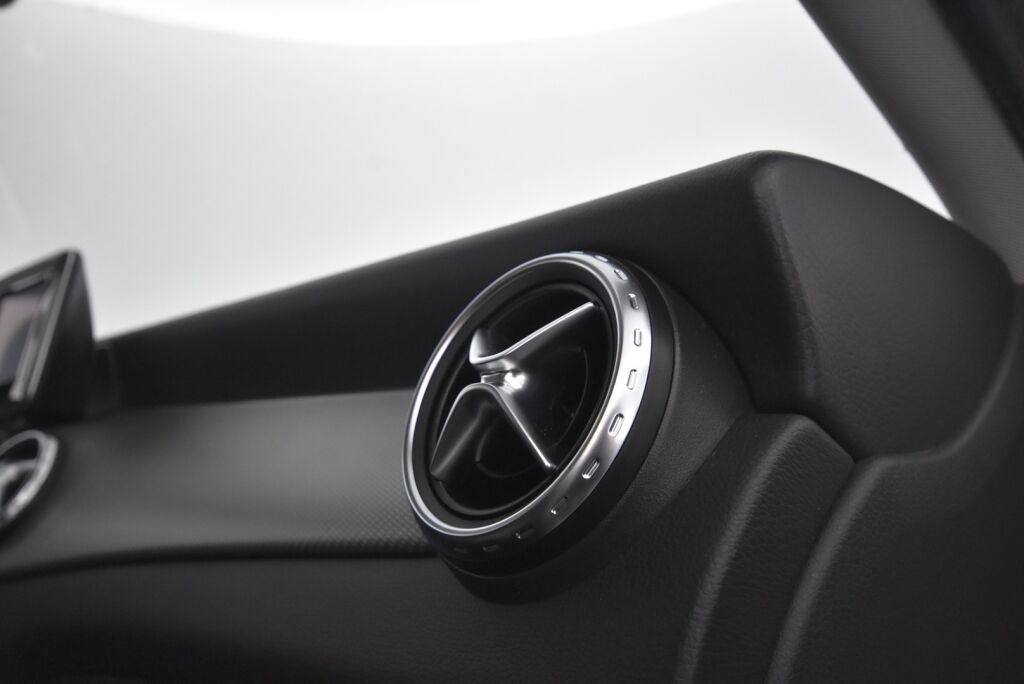Mercedes-Benz GLA 2015 200 A Premium Business / Suomi-auto / Merkkihuoltohistoria / Kamera / Lohkolämmitin