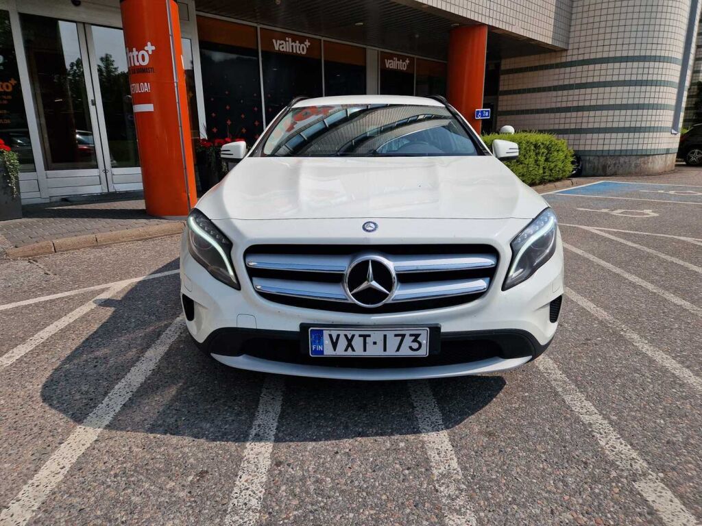 Mercedes-Benz GLA 2015 200 A Premium Business / Suomi-auto / Merkkihuoltohistoria / Kamera / Lohkolämmitin