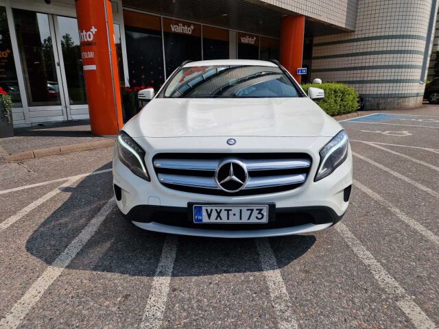 Mercedes-Benz GLA 2015 200 A Premium Business / Suomi-auto / Merkkihuoltohistoria / Kamera / Lohkolämmitin