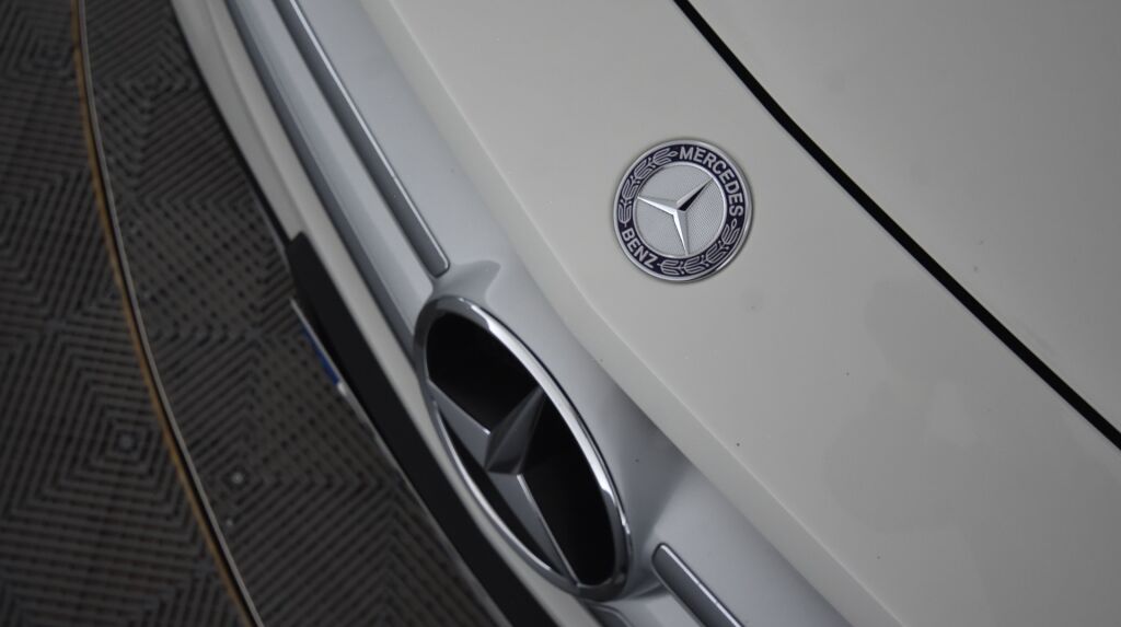 Mercedes-Benz GLA 2015 200 A Premium Business / Suomi-auto / Merkkihuoltohistoria / Kamera / Lohkolämmitin