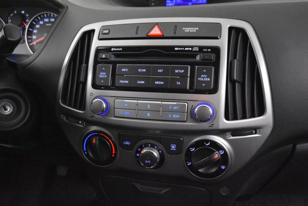 Hyundai i20 5d 2015 1,2 5MT GO! / Suomiauto / Lohkolämmitin / 1-omistaja