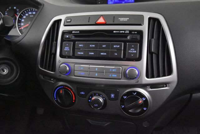 Hyundai i20 5d 2015 1,2 5MT GO! / Suomiauto / Lohkolämmitin / 1-omistaja
