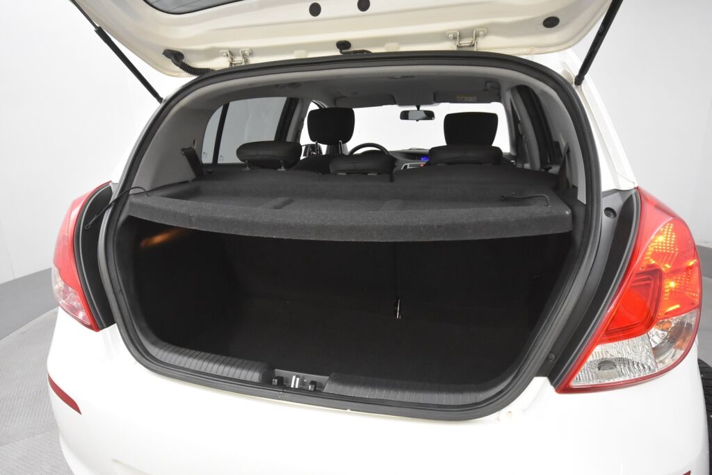 Hyundai i20 5d 2015 1,2 5MT GO! / Suomiauto / Lohkolämmitin / 1-omistaja