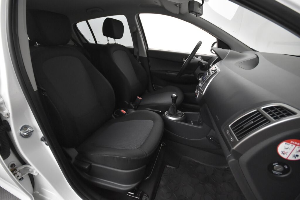 Hyundai i20 5d 2015 1,2 5MT GO! / Suomiauto / Lohkolämmitin / 1-omistaja