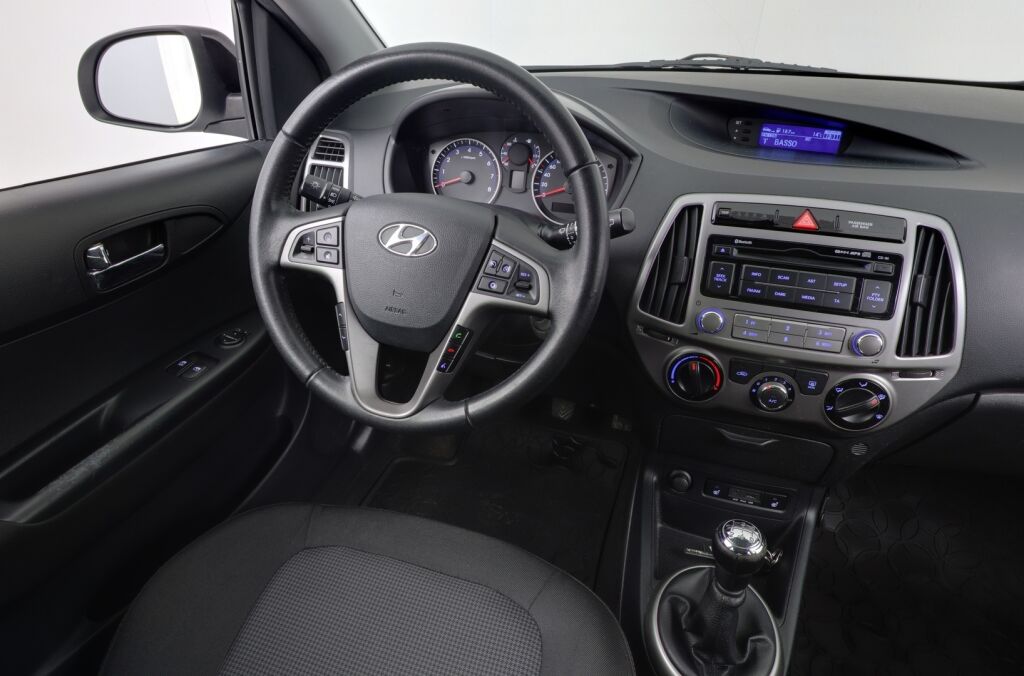 Hyundai i20 5d 2015 1,2 5MT GO! / Suomiauto / Lohkolämmitin / 1-omistaja