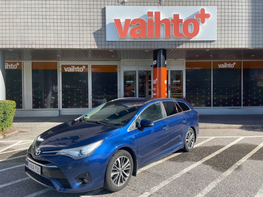 Toyota Avensis 2015 1,8 Valvematic Active Touring Sports / Kamera / Koukku