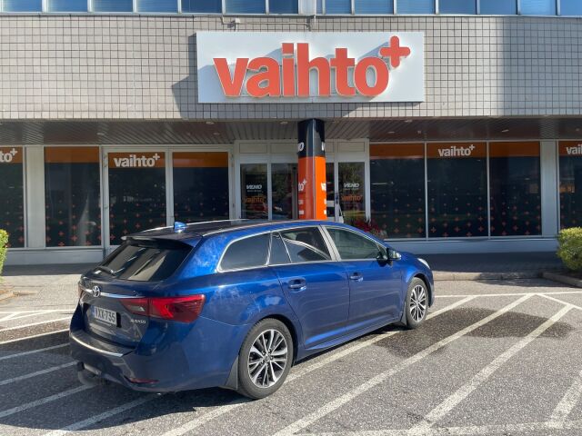 Toyota Avensis 2015 1,8 Valvematic Active Touring Sports / Kamera / Koukku