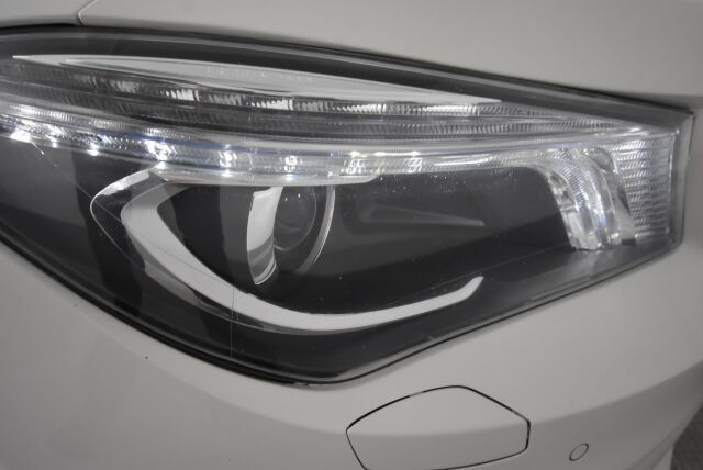 Mercedes-Benz CLA 2015 180 A Shooting Brake / Panorama / Navi / Tutkat
