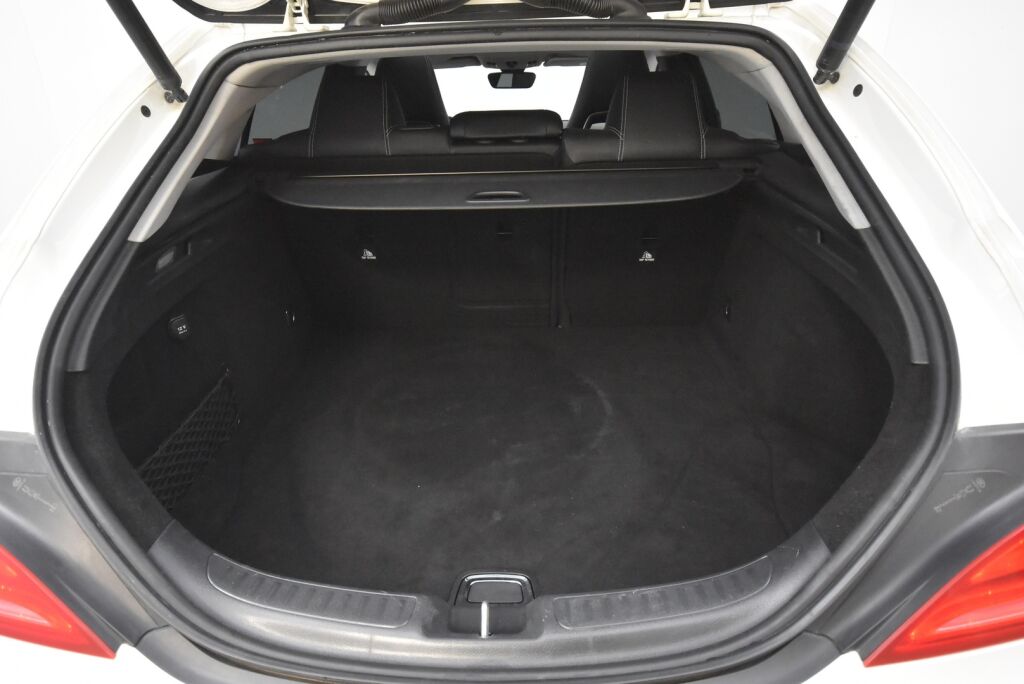 Mercedes-Benz CLA 2015 180 A Shooting Brake / Panorama / Navi / Tutkat
