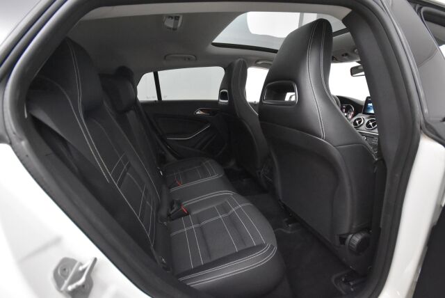 Mercedes-Benz CLA 2015 180 A Shooting Brake / Panorama / Navi / Tutkat