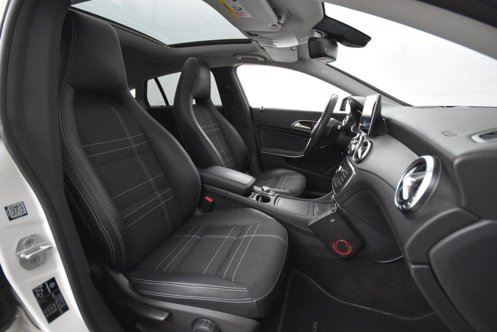 Mercedes-Benz CLA 2015 180 A Shooting Brake / Panorama / Navi / Tutkat