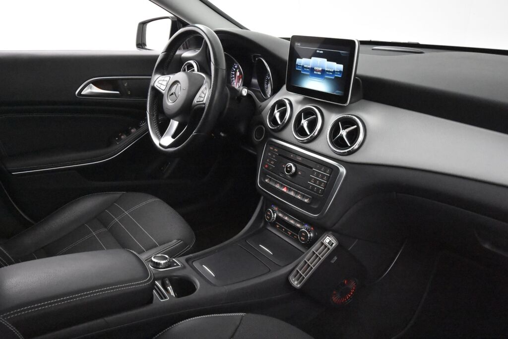 Mercedes-Benz CLA 2015 180 A Shooting Brake / Panorama / Navi / Tutkat