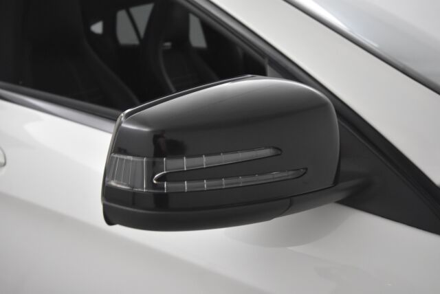 Mercedes-Benz CLA 2015 180 A Shooting Brake / Panorama / Navi / Tutkat