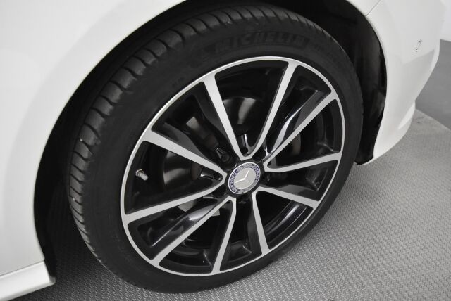 Mercedes-Benz CLA 2015 180 A Shooting Brake / Panorama / Navi / Tutkat