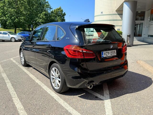 BMW 225 2018 F45 Active Tourer 225xe A Business / Metalliväri / Hifi / Lämp.ratti / SOH 72,1%