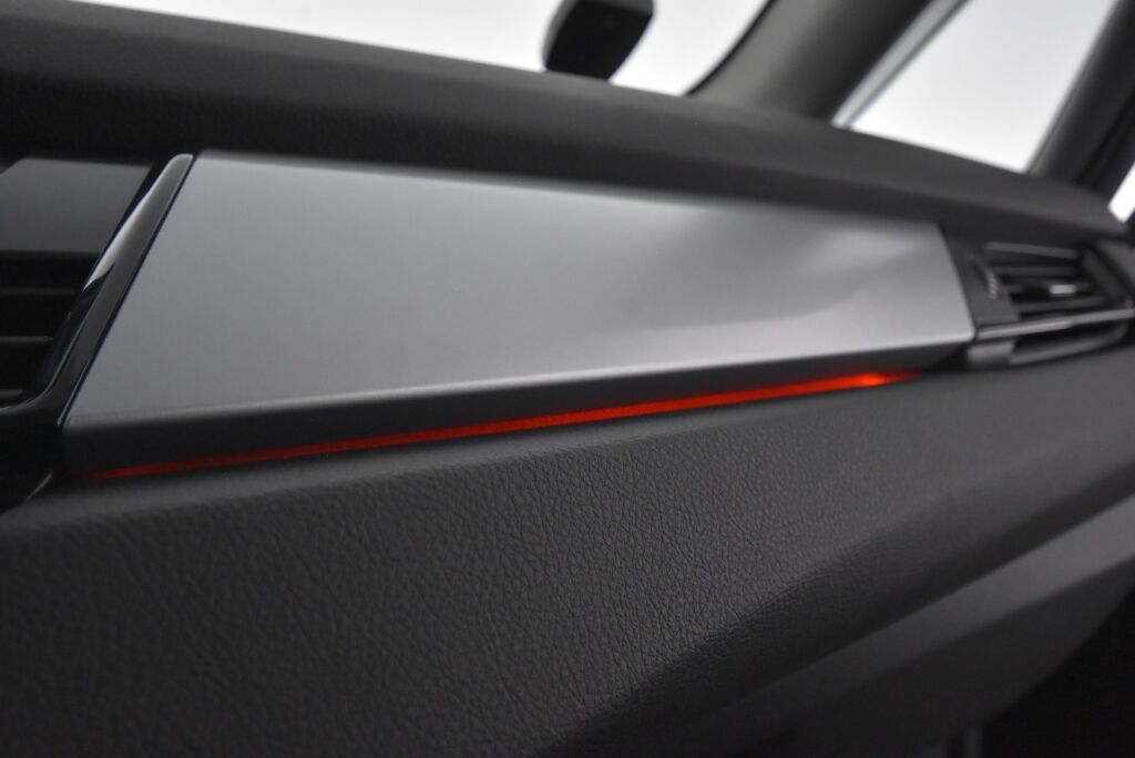 BMW 225 2018 F45 Active Tourer 225xe A Business / Metalliväri / Hifi / Lämp.ratti /