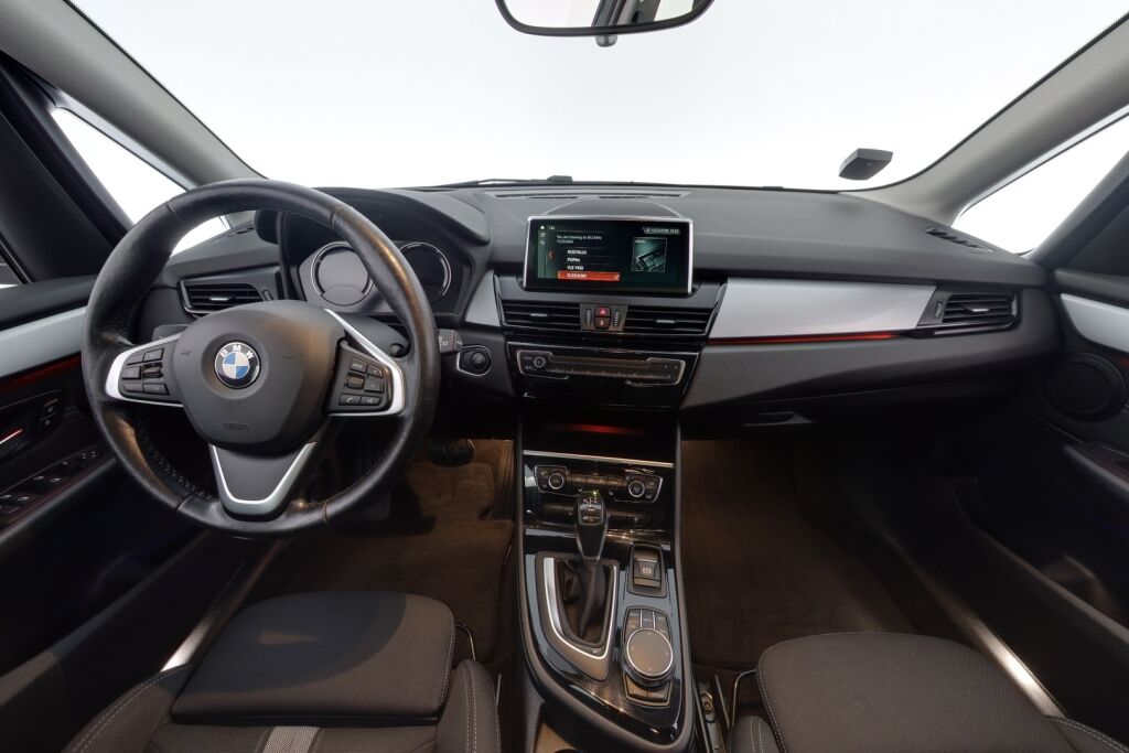 BMW 225 2018 F45 Active Tourer 225xe A Business / Metalliväri / Hifi / Lämp.ratti /