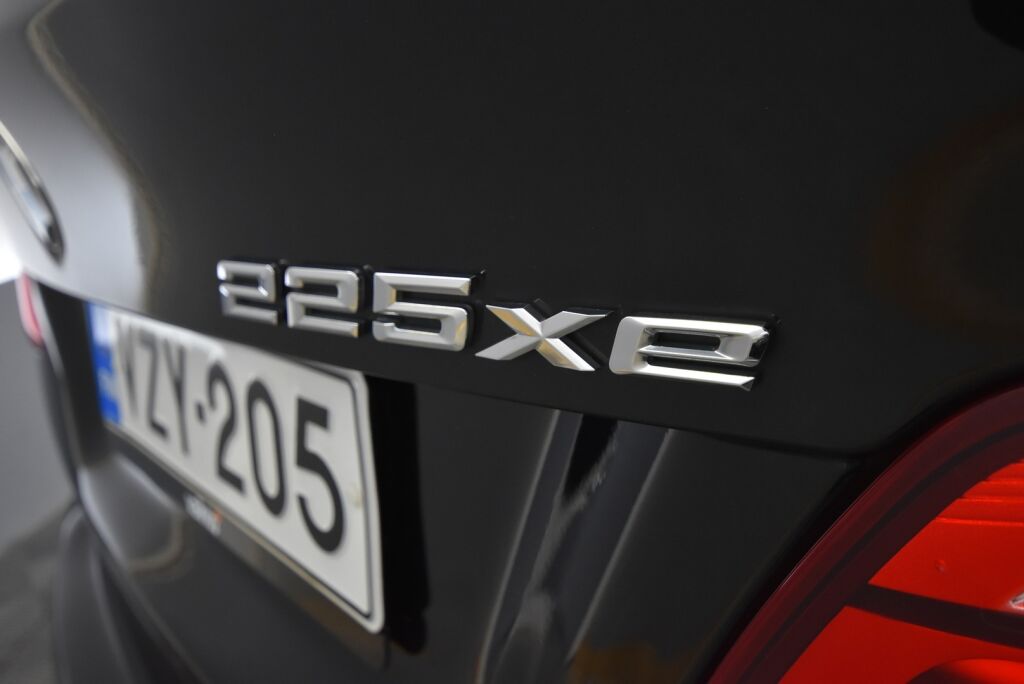 BMW 225 2018 F45 Active Tourer 225xe A Business / Metalliväri / Hifi / Lämp.ratti /