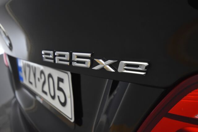 BMW 225 2018 F45 Active Tourer 225xe A Business / Metalliväri / Hifi / Lämp.ratti /