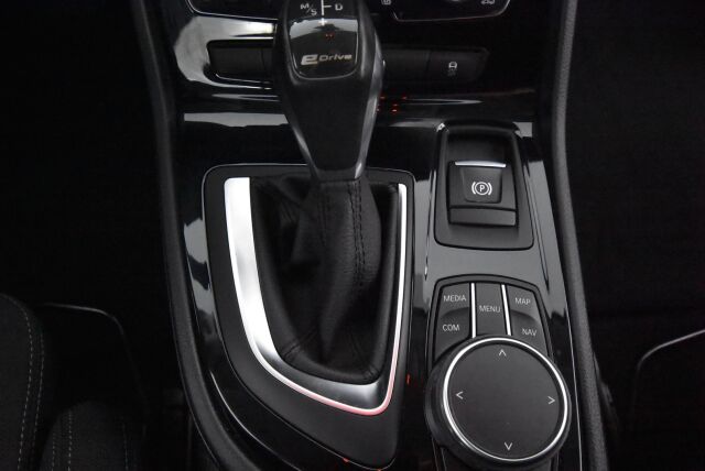 BMW 225 2018 F45 Active Tourer 225xe A Business / Metalliväri / Hifi / Lämp.ratti /