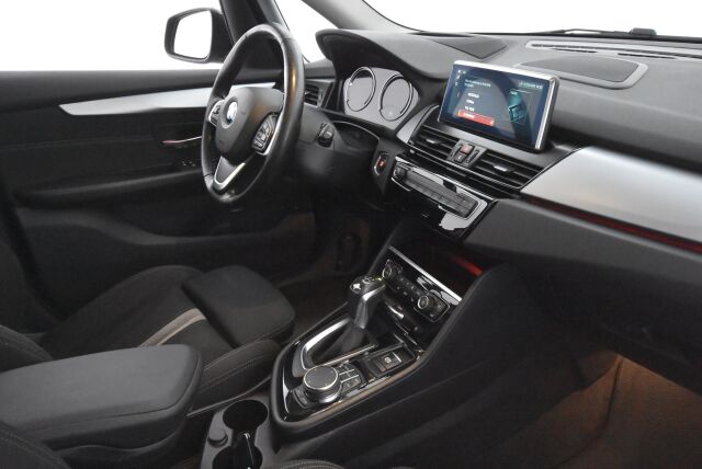 BMW 225 2018 F45 Active Tourer 225xe A Business / Metalliväri / Hifi / Lämp.ratti /