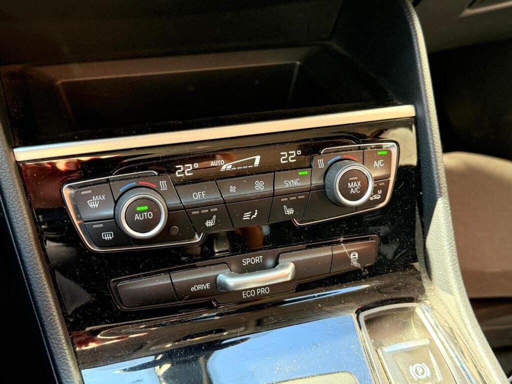 BMW 225 2018 F45 Active Tourer 225xe A Business / Metalliväri / Hifi / Lämp.ratti / SOH 72,1%